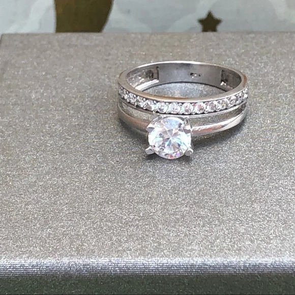 Jewelry - NWOT 925 sterling silver CZ ring. Size 7